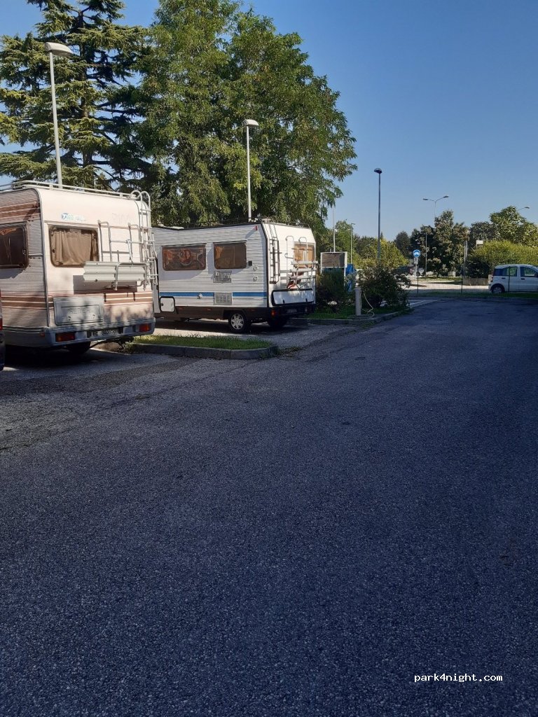 (33170) Pordenone - 48 Viale Venezia — foto