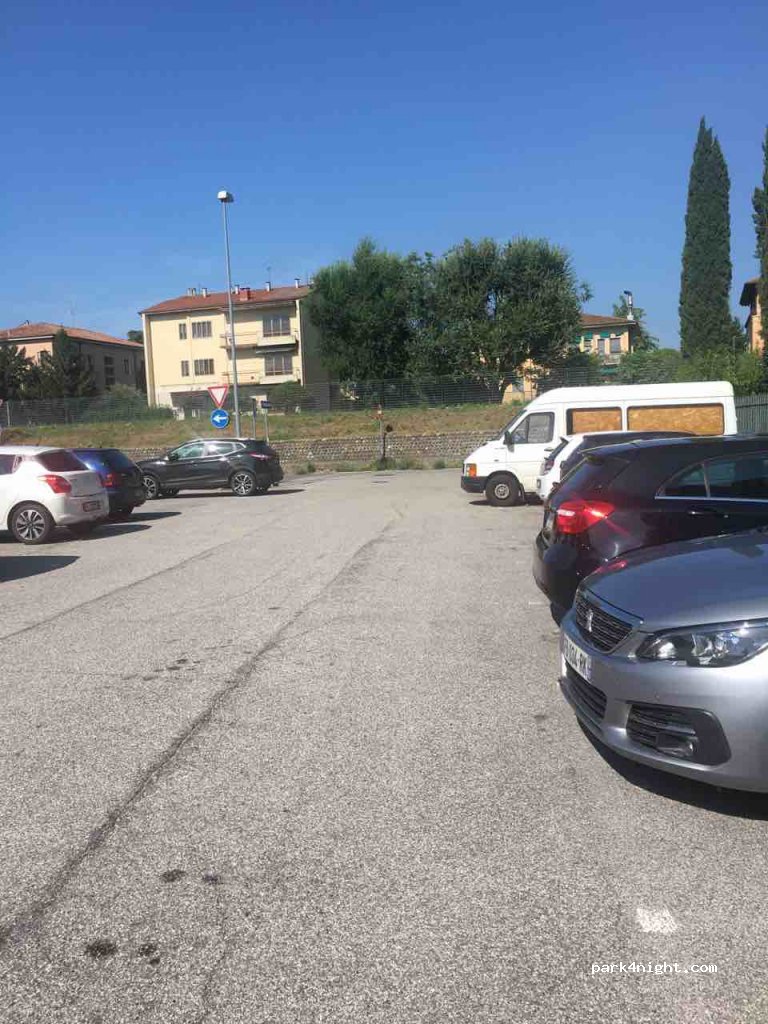 (37138) Verona - 13 Via Giulio Camuzzoni — foto 2