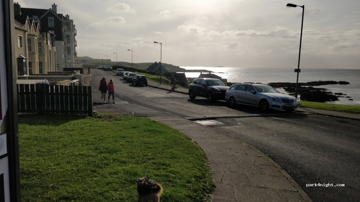 (BT57 8RT) Bushmills - Beach Road, Portballintrae — foto
