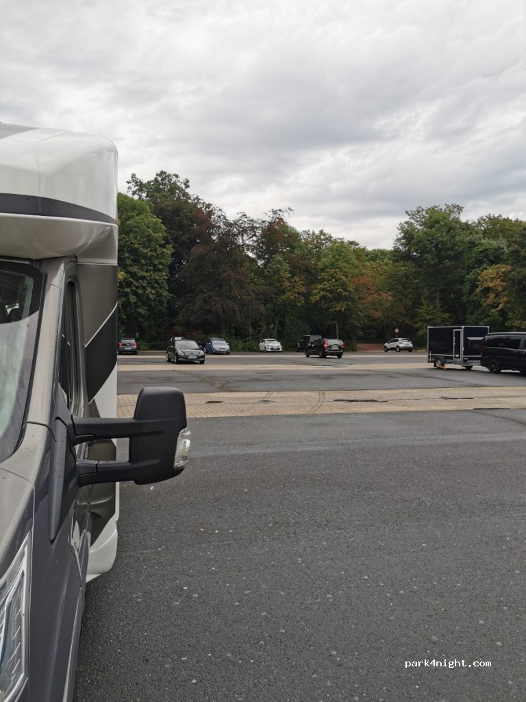 (50181) Bedburg - Zufahrt Schloßparkplatz — foto