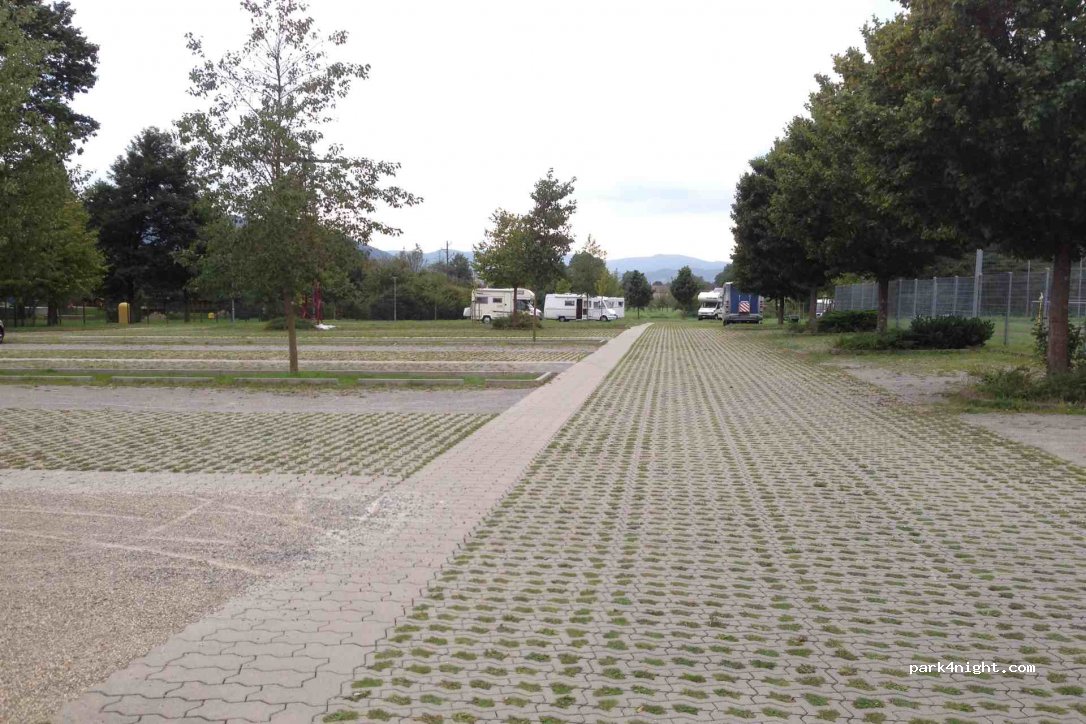 Wohnmobilstellplatz Zell — foto