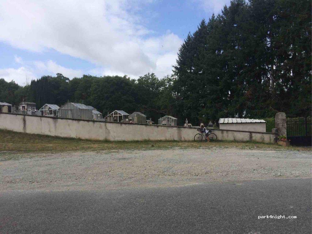 (23320) Fleurat - 7 Place Jean Moulin — foto 2