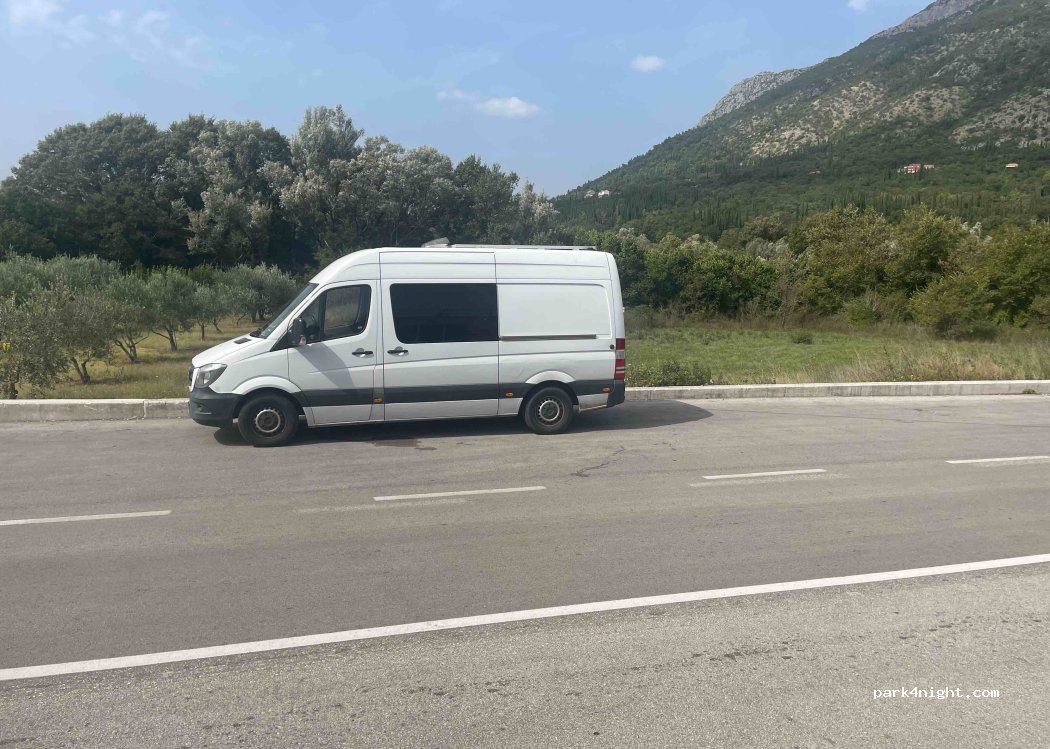 (20217) Ljuta - Unnamed Road — foto