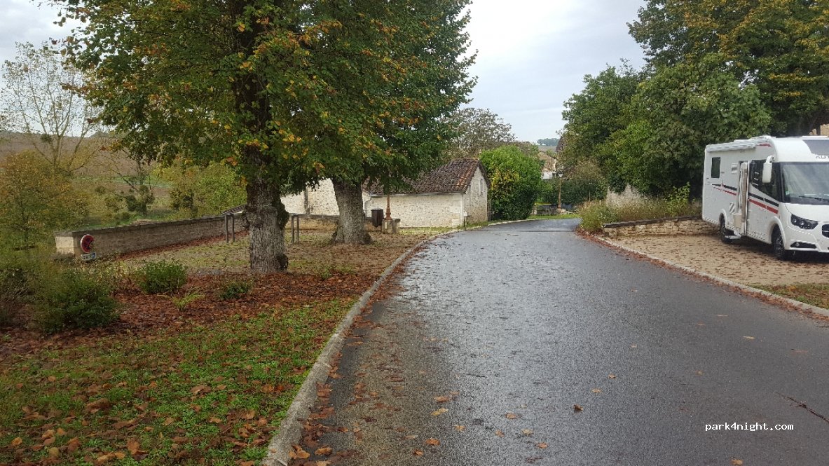 (16320) Édon - Le Bourg — foto
