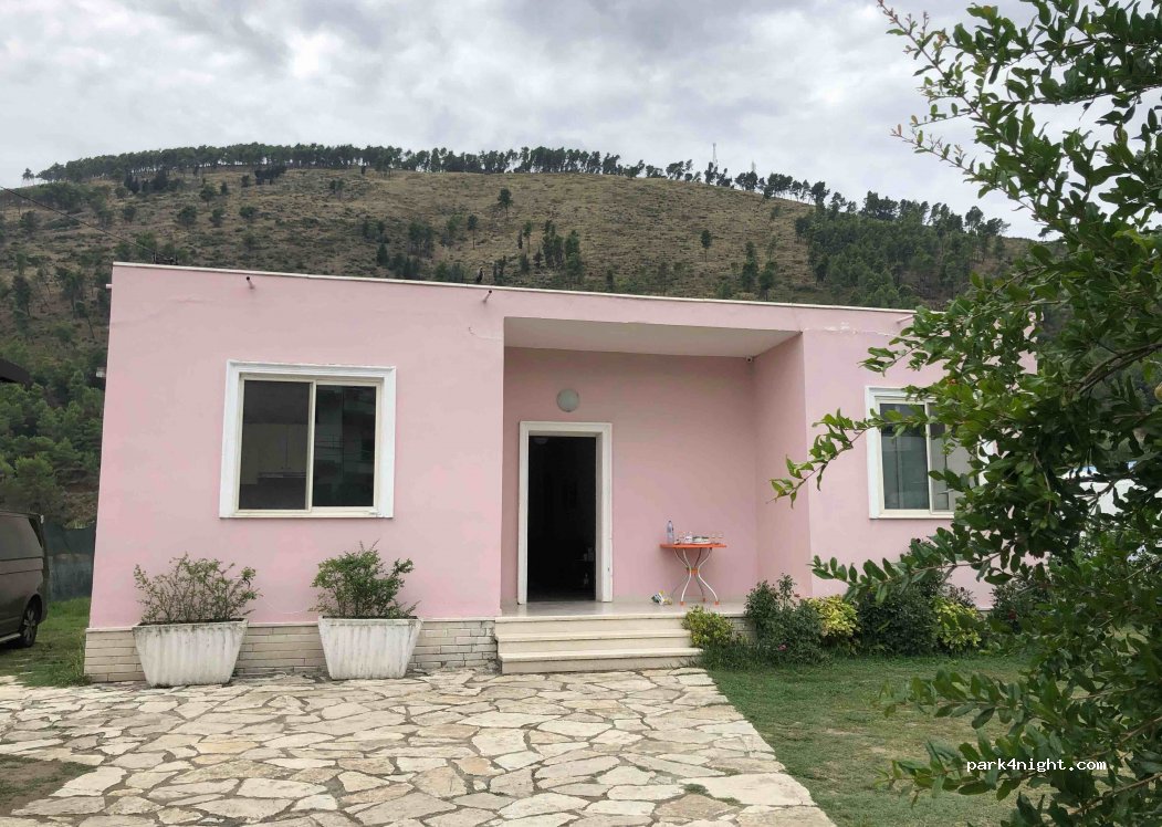 () Berat - Rruga Santa Lucia — foto