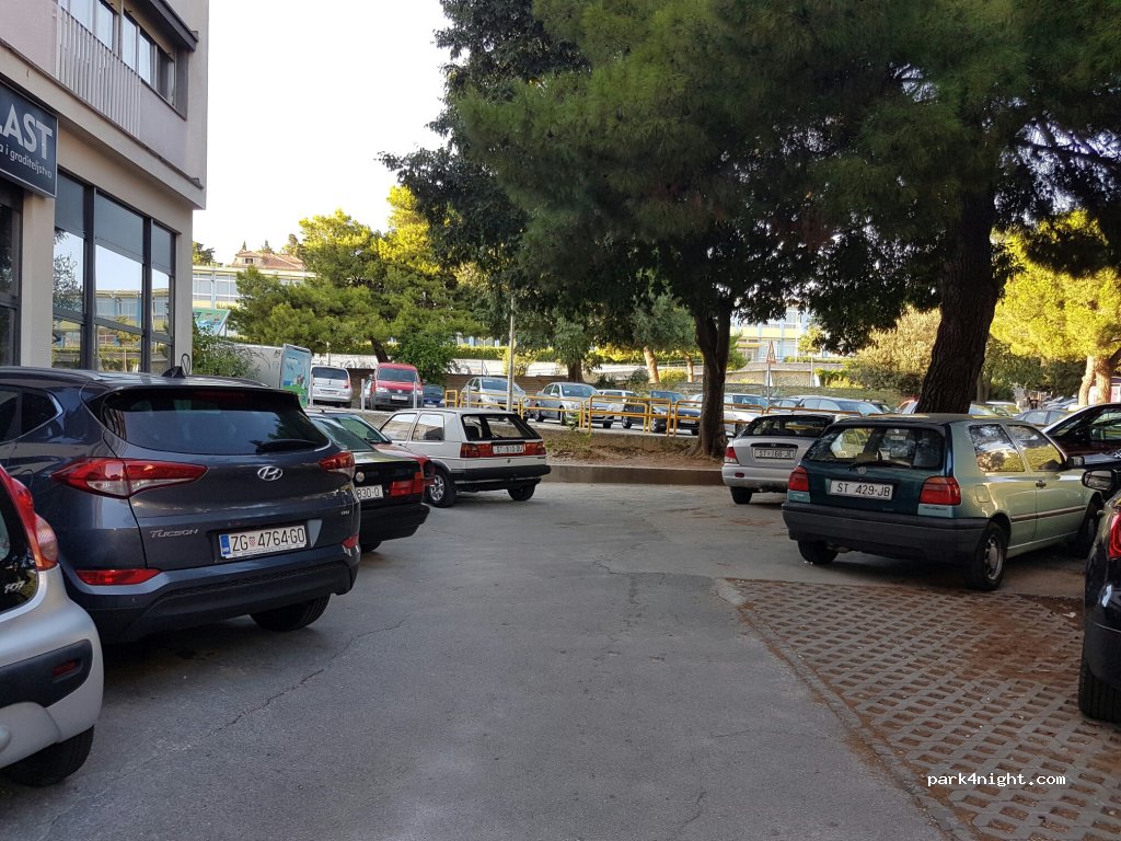 (21000) Split - 5 Slobode ulica — foto