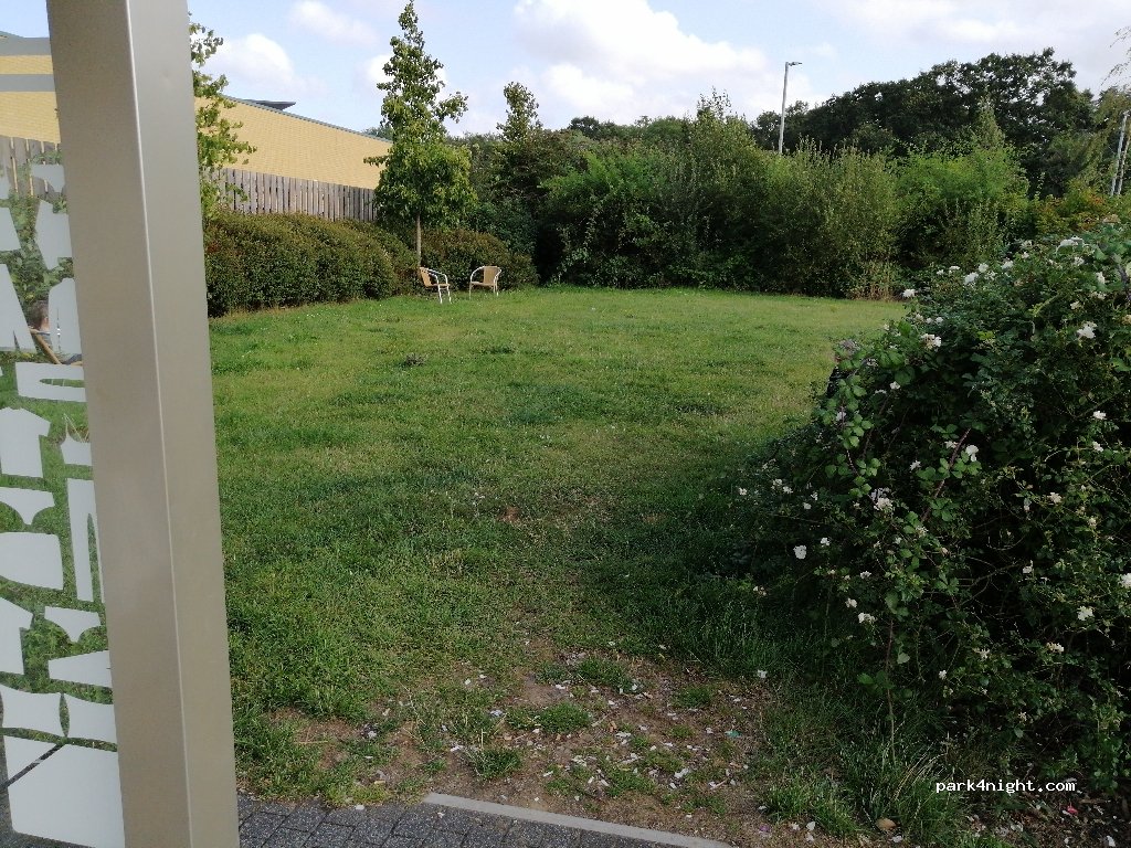 (KT11 3DB) Downside - 9/10 M25 — foto 2