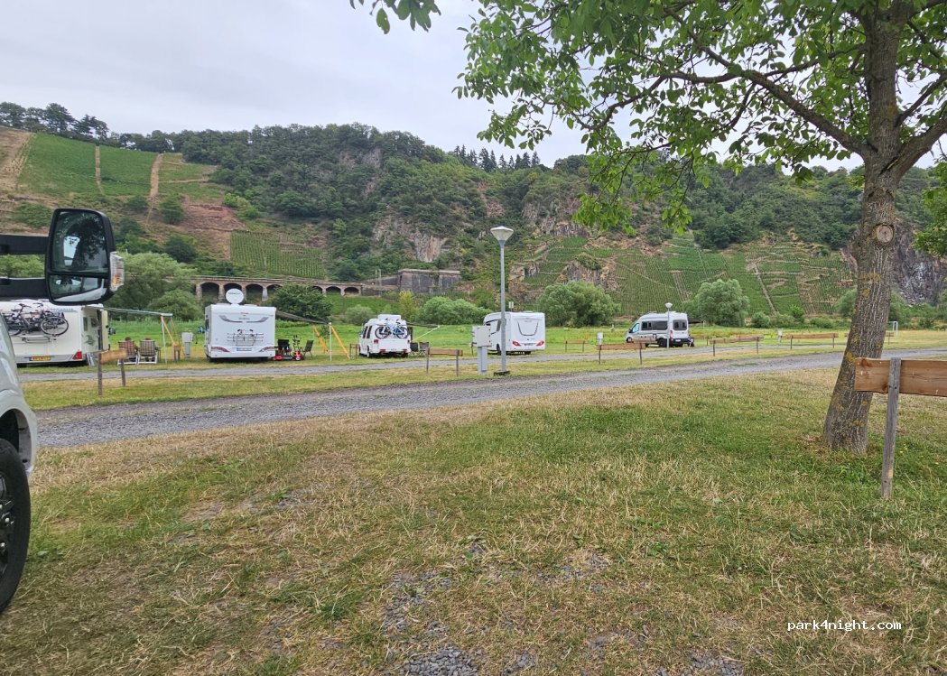 Wohnmobil Stellplatz Pünderich — foto 4