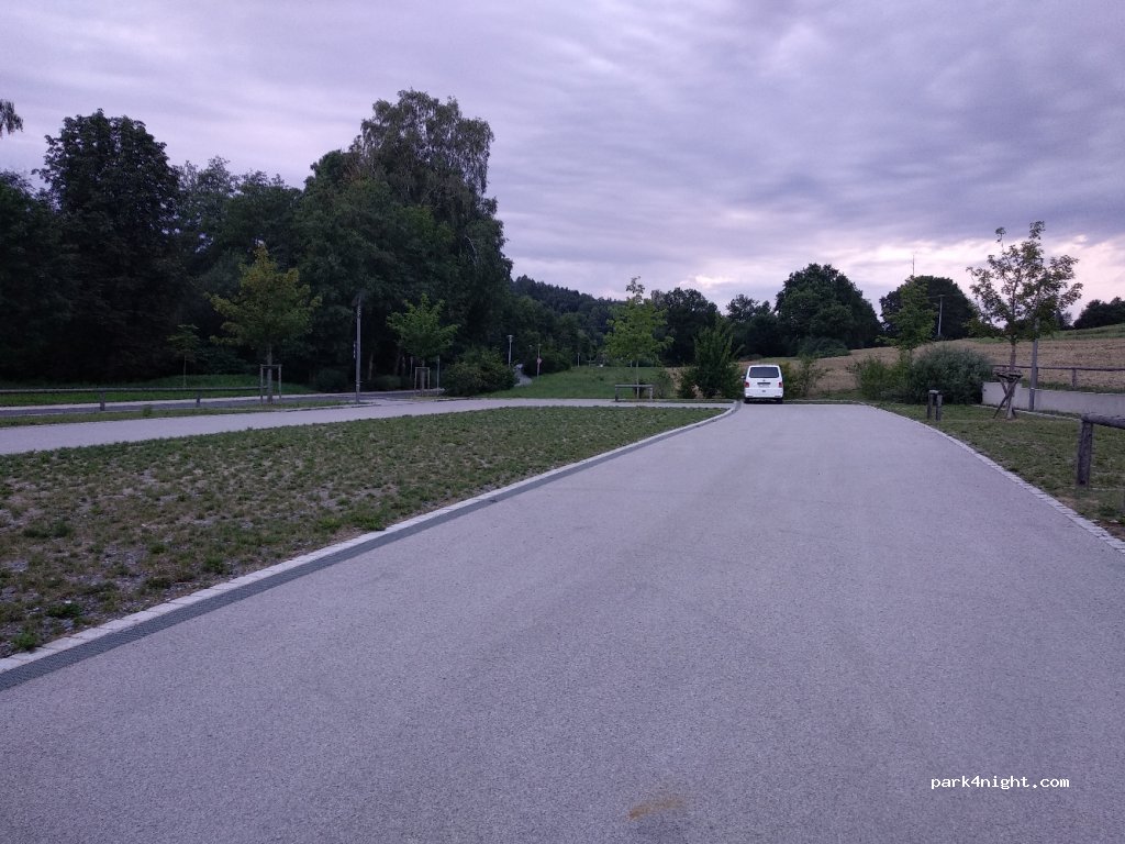 Wohnmobilstellplatz am Sportplatz — foto