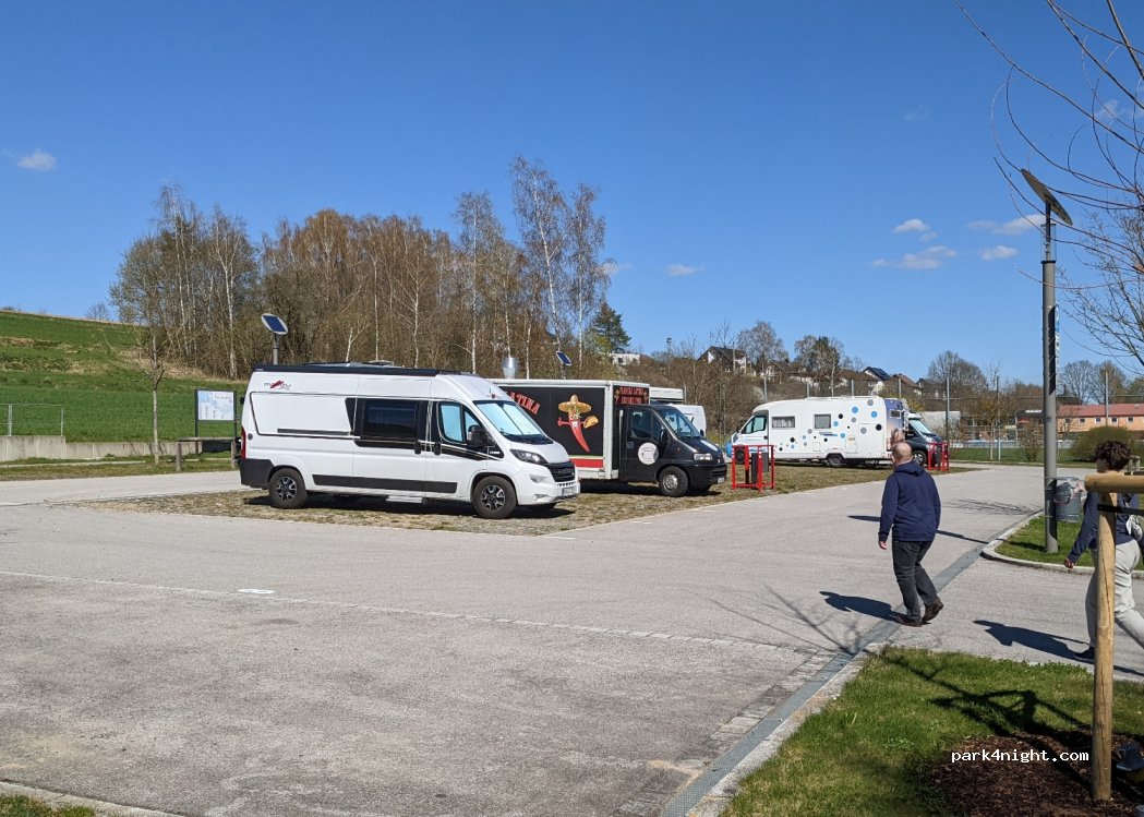 Wohnmobilstellplatz am Sportplatz — foto 3
