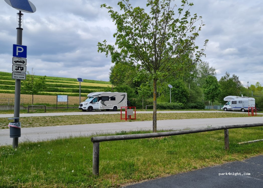 Wohnmobilstellplatz am Sportplatz — foto 4
