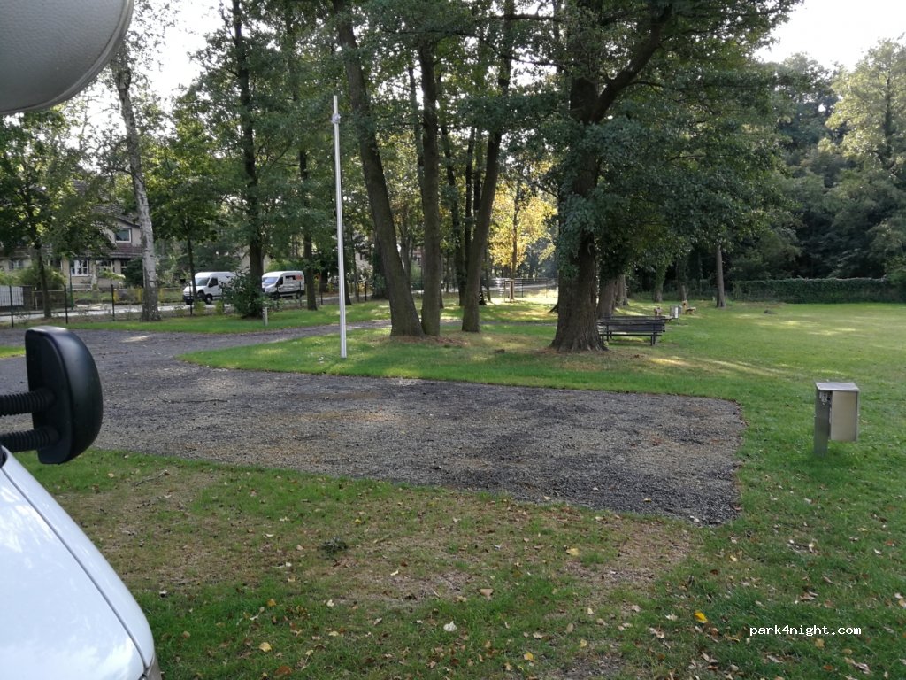 (15806) Zossen - 63A Wünsdorfer Seestraße — foto
