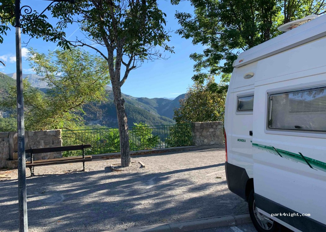(04320) Castellet-lès-Sausses - D660 — foto