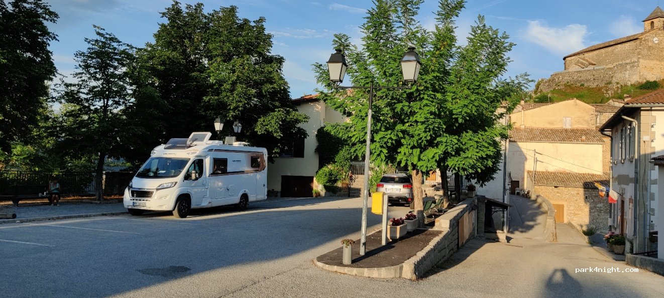 (04320) Castellet-lès-Sausses - D660 — foto 2
