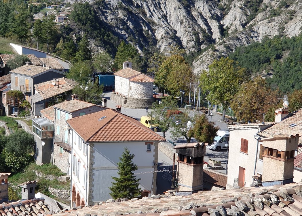 (04320) Castellet-lès-Sausses - D660 — foto 4