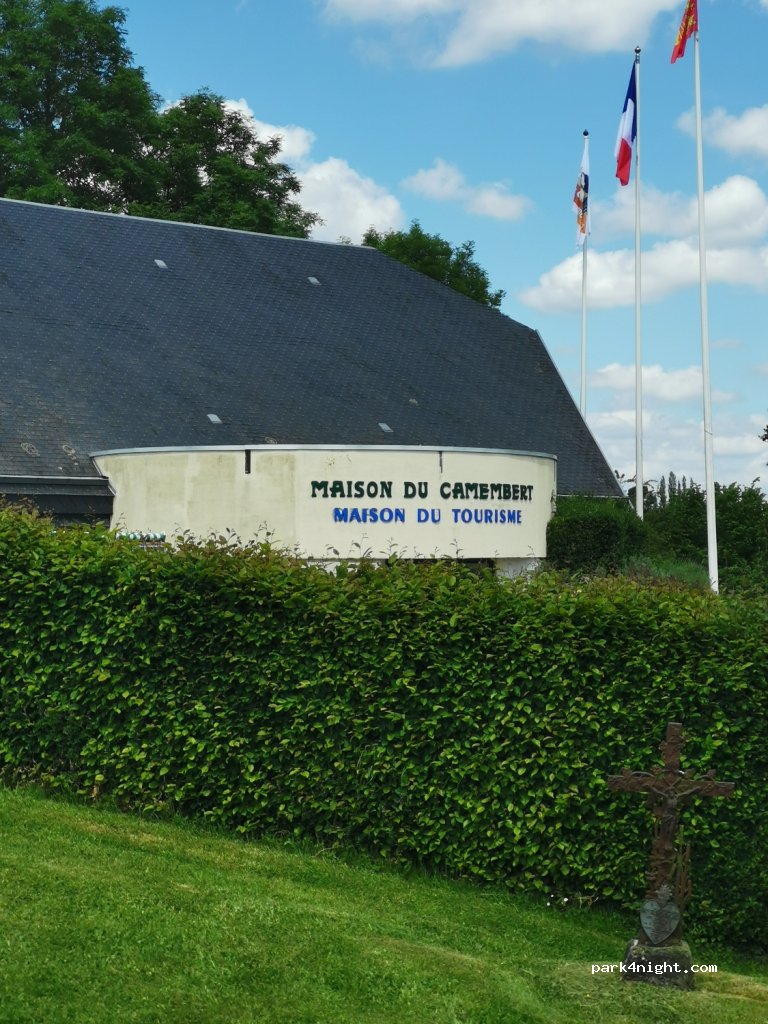 (61120) Camembert - La Cour — foto