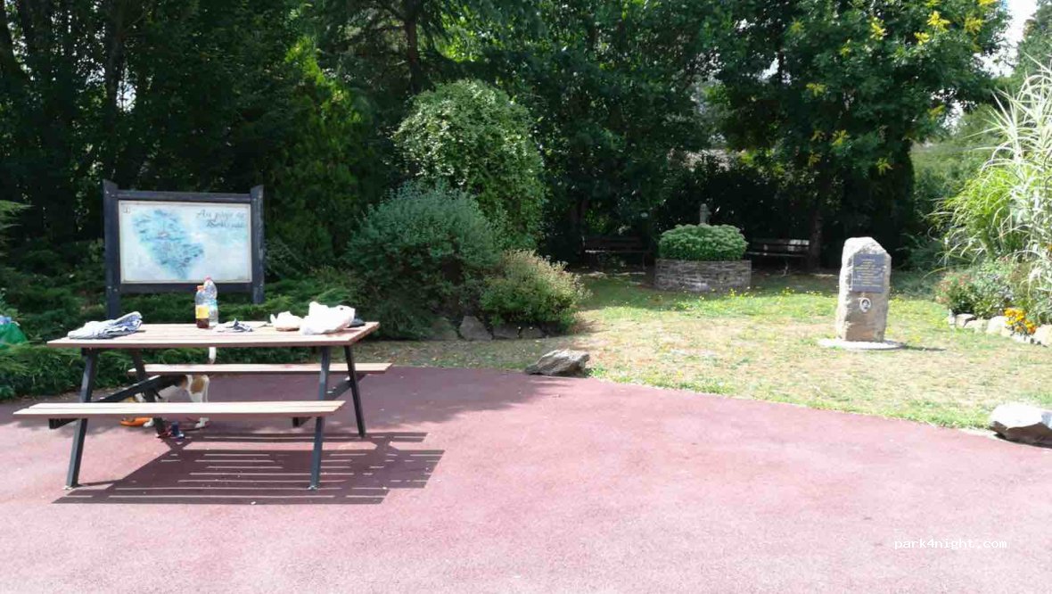 (23600) Boussac-Bourg - 71 Maison Dieu — foto