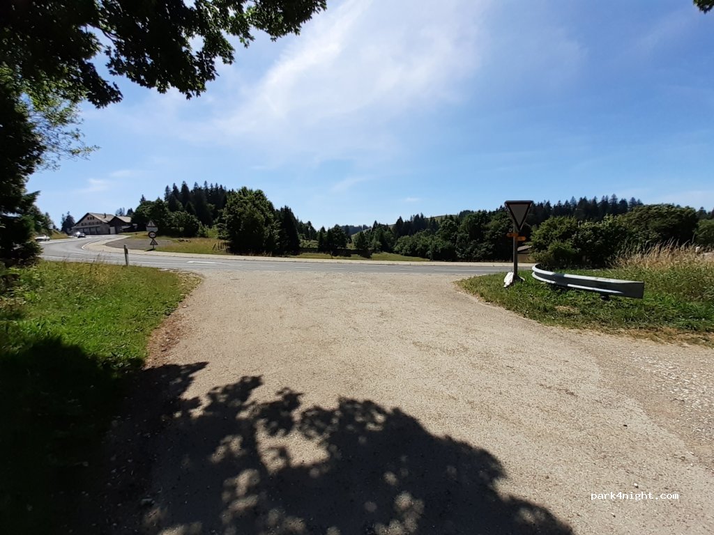 (2052) Fontaines - 11 Route de la Vue-des-Alpes — foto 2