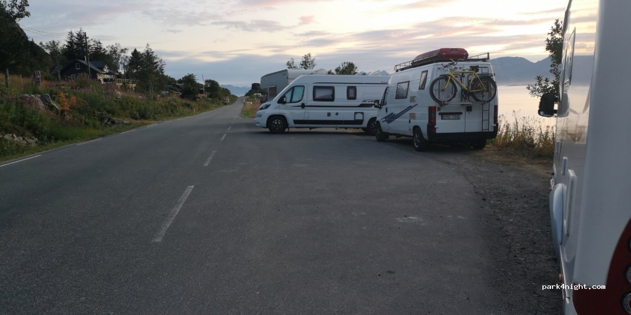 (8310)  - 1 Henningsværveien — foto