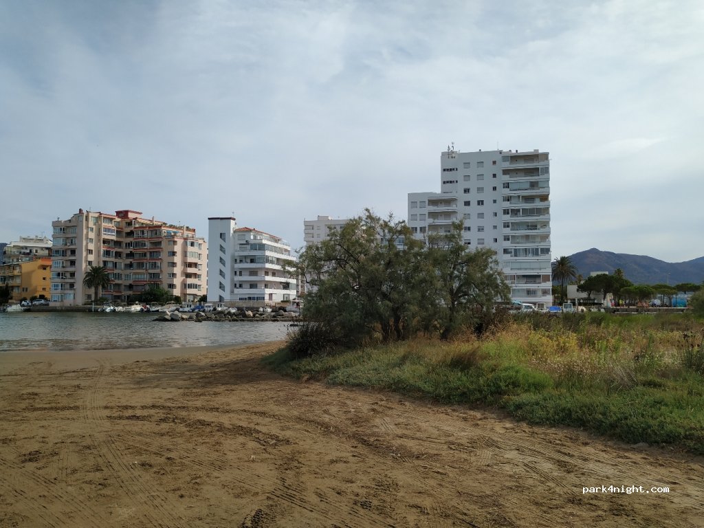 (17480) Roses - 9 Avinguda de la Bocana — foto 2