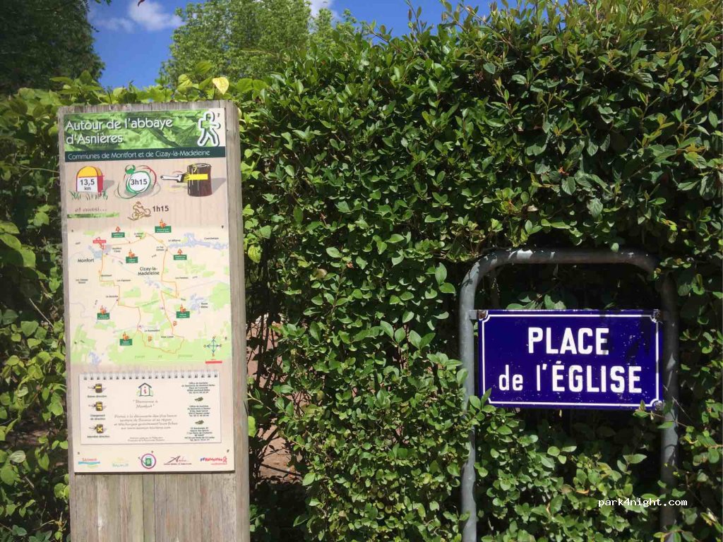 (49700) Doué-en-Anjou - 5 Place de l'Église — foto 2