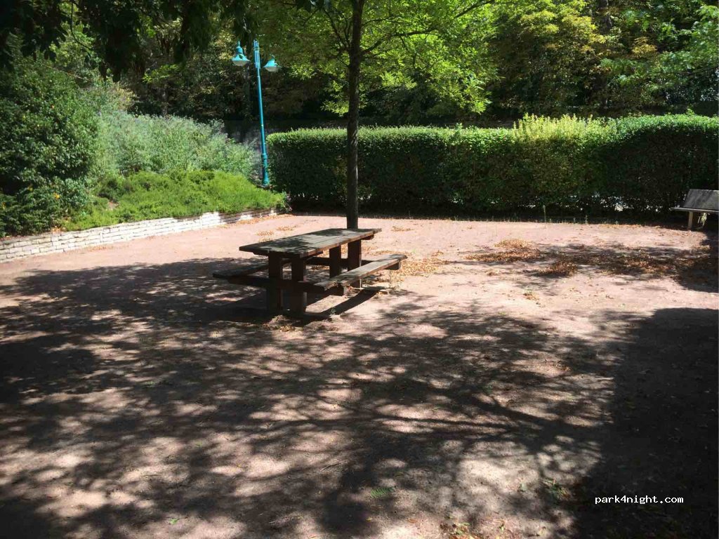 (49700) Doué-en-Anjou - 5 Place de l'Église — foto 3