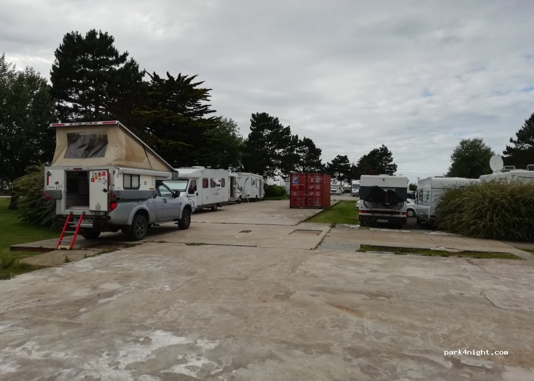 (50100) Cherbourg-Octeville - 1 Allée du Président Menut — foto 2