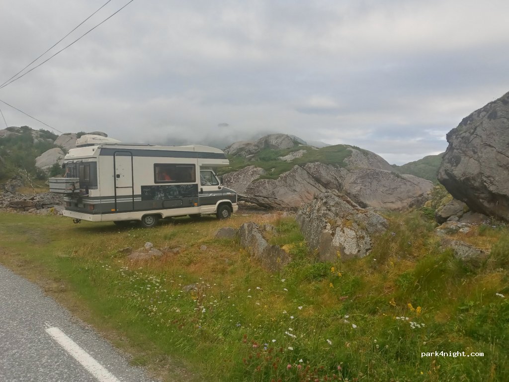 (8384) Sund - 18 Sekundær Fylkesveg 810 — foto