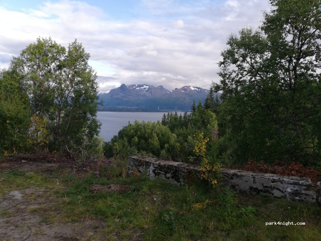 (8530) Bjerkvik - Unnamed Road — foto