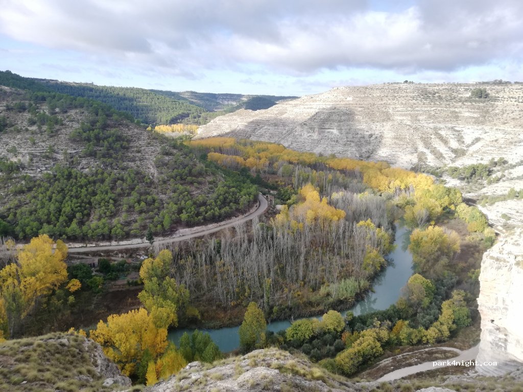 (02210) Alcalá del Júcar - 27E Calle Asomada — foto