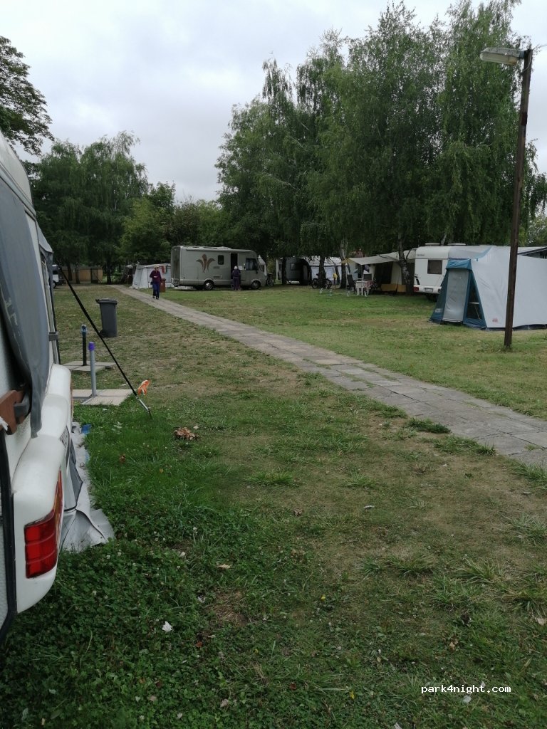 Orosháza-Gyopárosfürdő Termál Kemping — foto