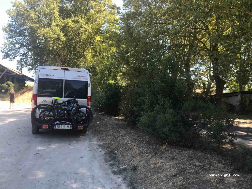 (84440) Robion - 776 Avenue de la Gare — foto