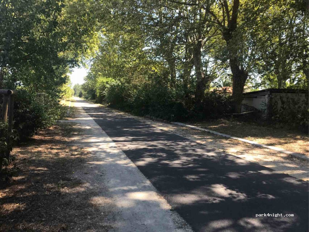 (84440) Robion - 776 Avenue de la Gare — foto 3