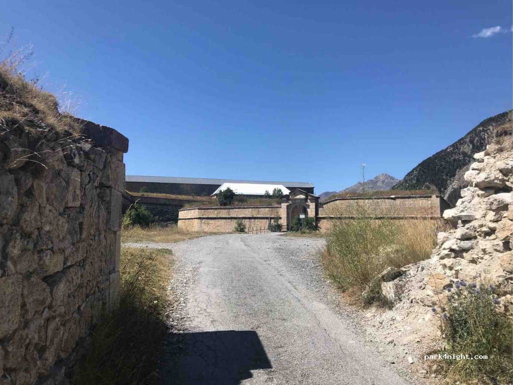 (05100) Briançon - Unnamed Road — foto