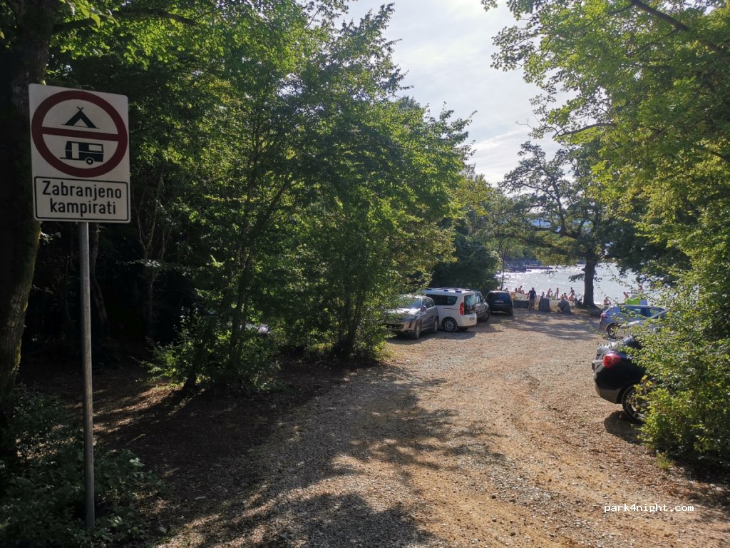 (51511) Milohnići - Unnamed Road — foto