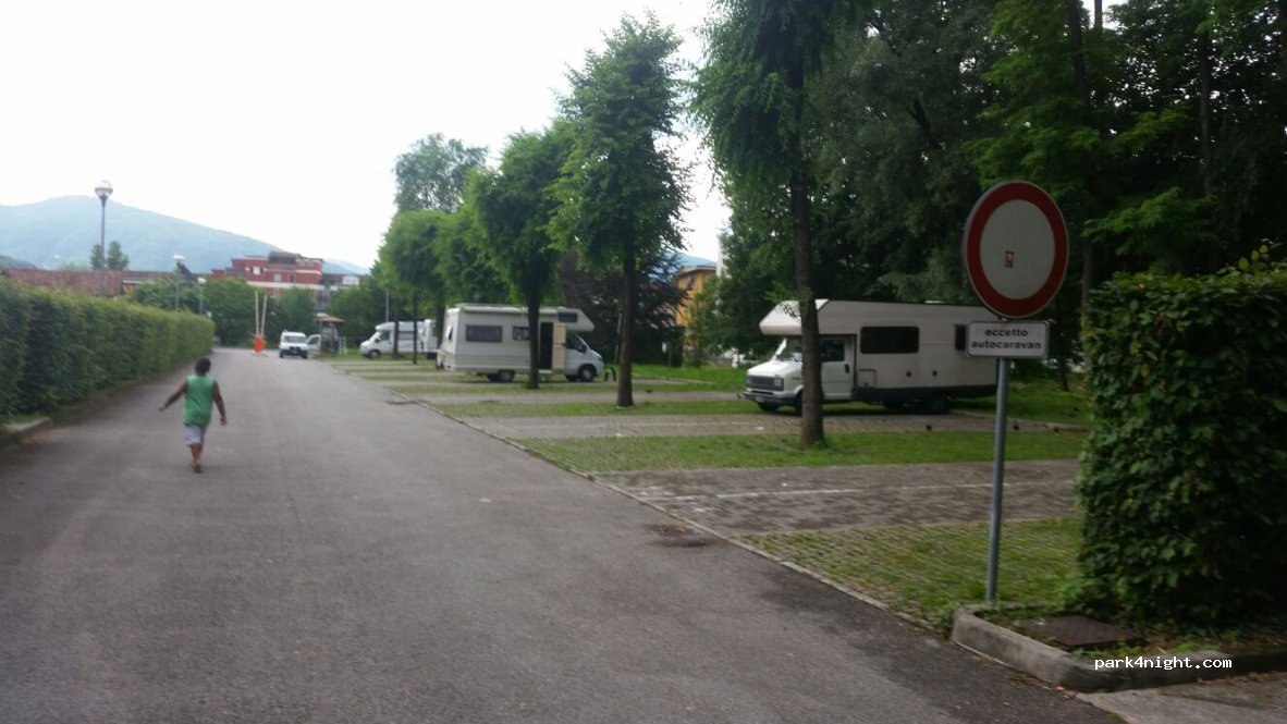 Area Sosta Camper Feltre — foto