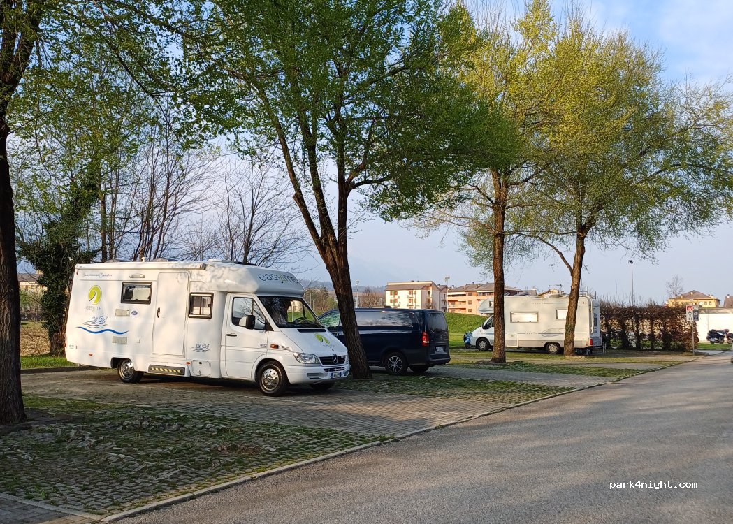 Area Sosta Camper Feltre — foto 5
