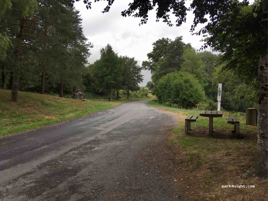 (15220) Saint-Mamet-la-Salvetat - N122 — foto