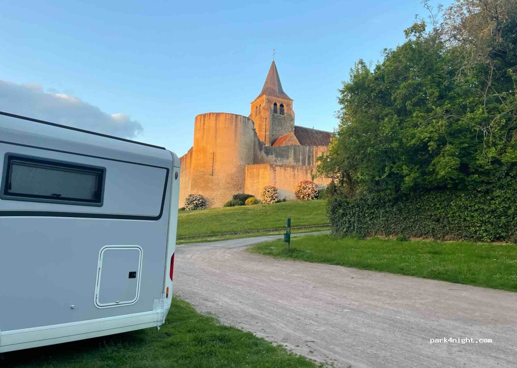(03360) Ainay-le-Château - 1 Rue Creuse — foto 3