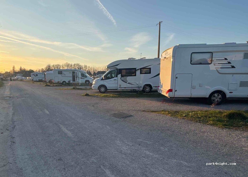 Aire de camping-car Aire-sur-la-Lys — foto 5