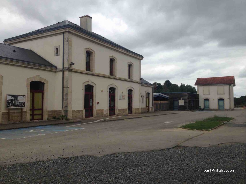 (79500) Melle - Avenue de la Gare — foto