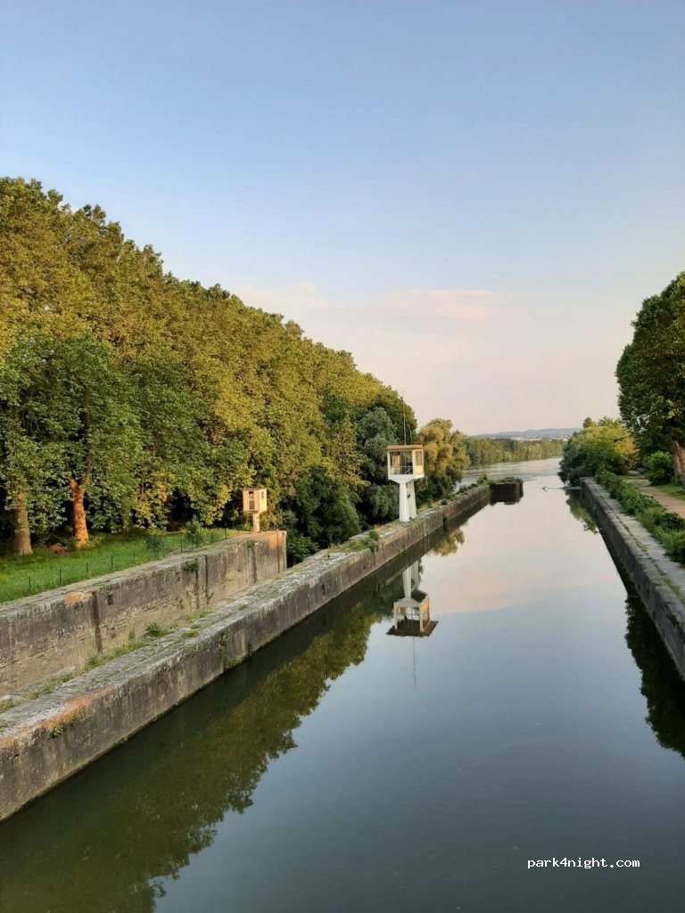 (78955) Carrières-sous-Poissy - 1-253 Chemin de Halage — foto 2