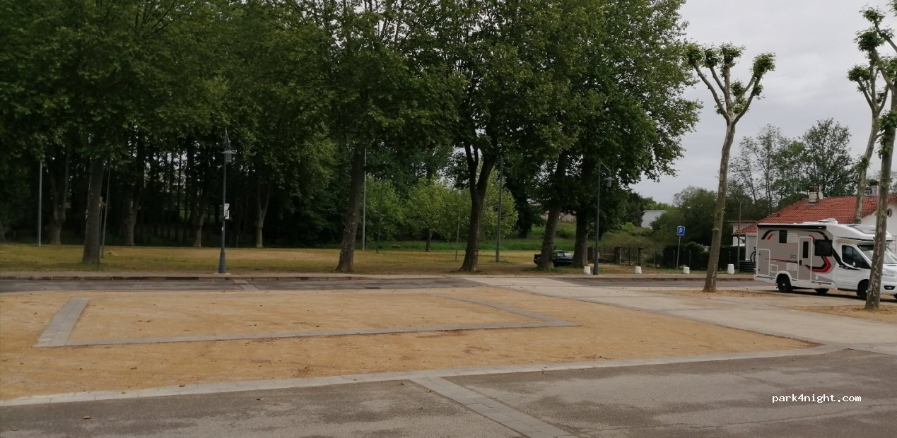 (40400) Tartas - 381 Allée Marines — foto