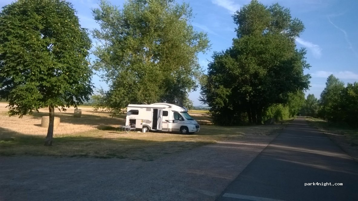 (18300) Couargues - D259 — foto 3