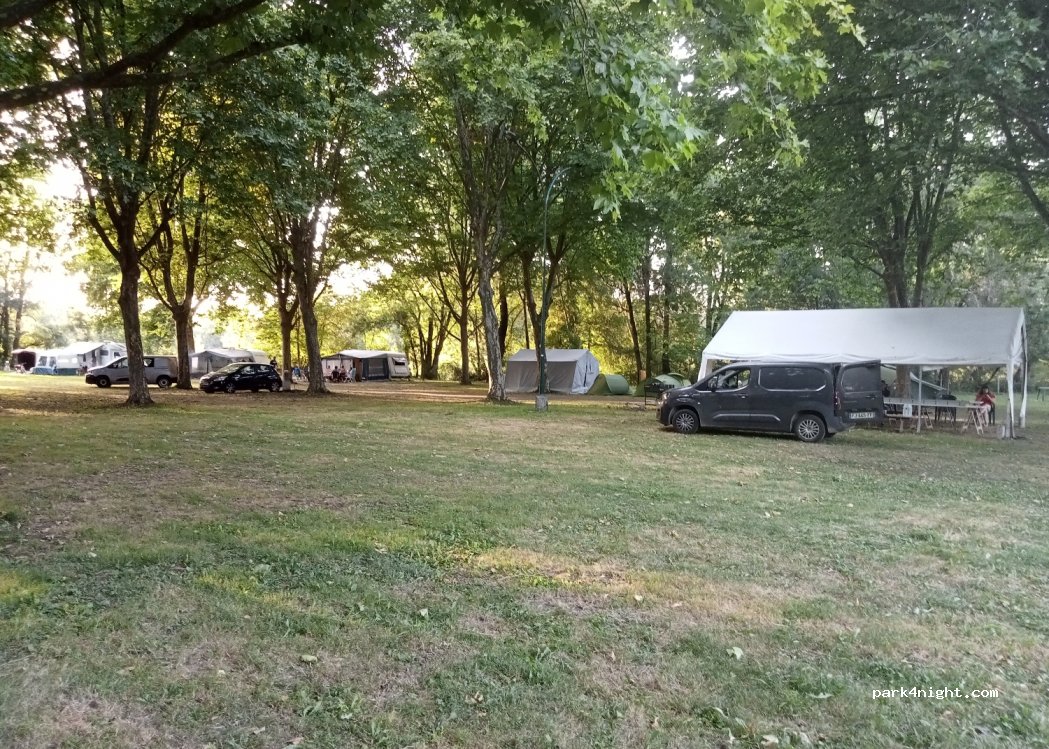 Camping de Magnerit - D'une rive à l'autre — foto