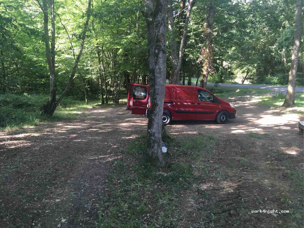 (32290) Dému - Unnamed Road — foto