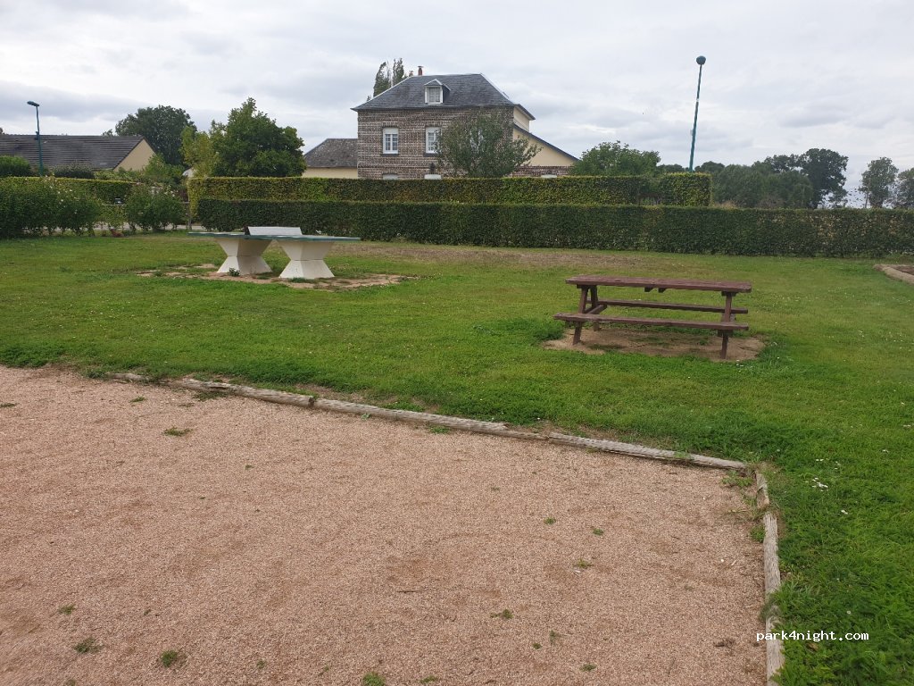 (27910) Renneville - 1 Rue de l'Église — foto 2