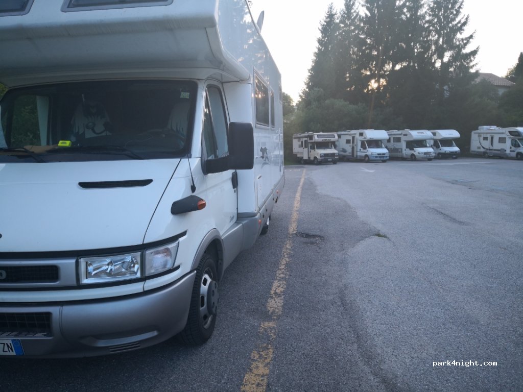 (33018) Tarvisio - 19 Piazza Mercato — foto