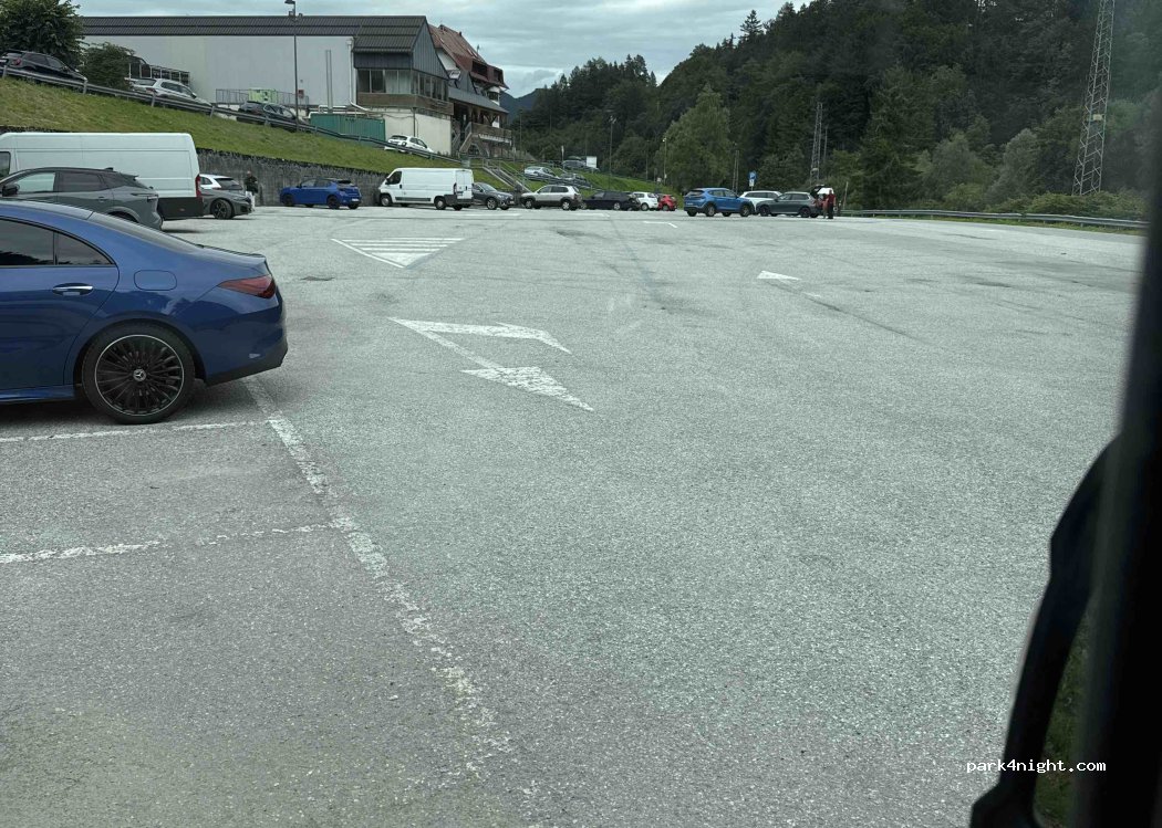 (33018) Tarvisio - 19 Piazza Mercato — foto 4