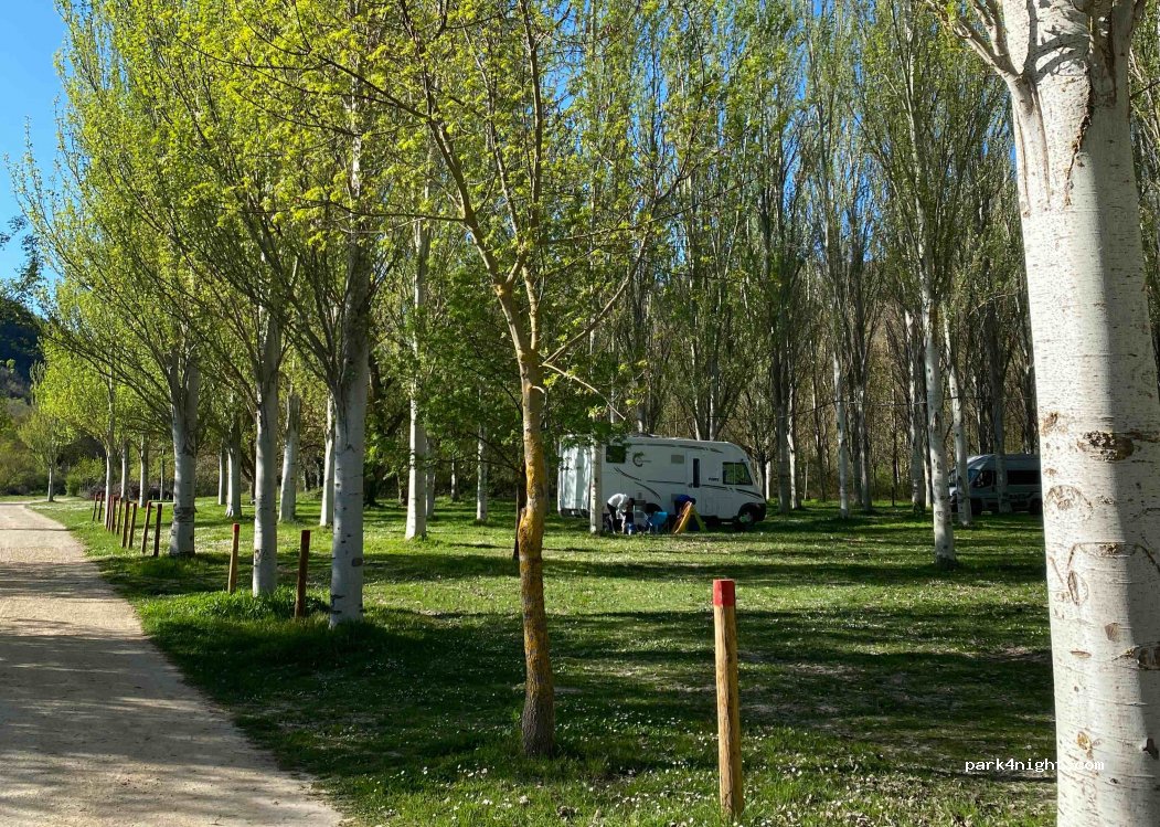 Aparcamiento para autocaravanas — foto 2
